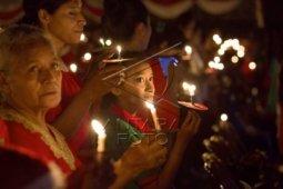 Ribuan Umat Kristiani Padati Gereja di Ambon