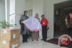 Wali Kota Terima 50 Mukena dari Forsikatel Sumatera