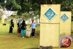 Membersihkan Kuburan Massal