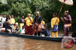 Tradisi Melepas 'Puake' Raja Mempawah