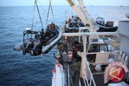 Penyelam Rusia Terjun ke Laut Dalam Mencari AirAsia QZ8501