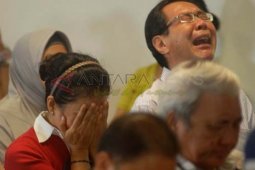 Doa Bersama Keluarga Penumpang Air Asia QZ 85