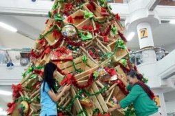 Pohon Natal Unik