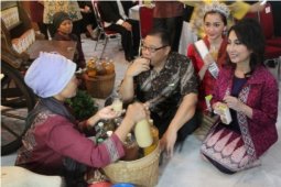 Mustika Ratu-Kemenkop gelar minum jamu bersama
