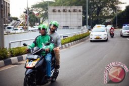 Memesan Jasa Ojek Melalui Smartphone