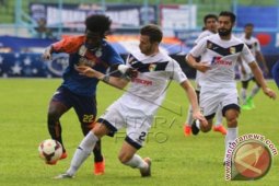 Mitra Kukar Takluk 2-5 dari Arema