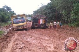 Jalan Rusak, PU Sekadau Diminta Blusukan ke Lapangan