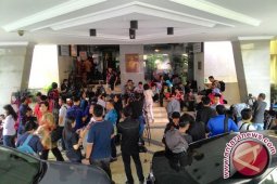 Polisi Cecar Bupati Kotawaringin Barat Dengan 75 Pertanyaan