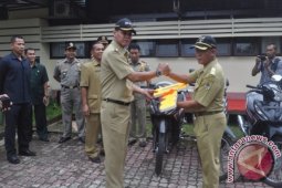 Bupati Melawi Serahkan 169  Sepeda Motor Dinas Untuk Kades