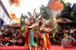 PESTA BUDAYA ADAT DAYAK