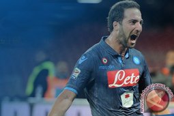 Higuain diskors empat pertandingan setelah protes kartu merah