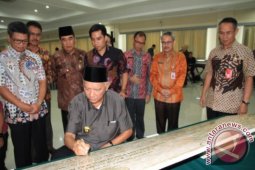 Gubernur Kaltim Keluhkan Minimnya Guru-Dokter PNS