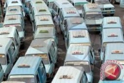 Para Sopir Setuju Tarif Angkutan Umum Turun