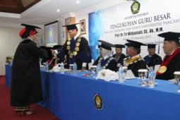UP Kukuhkan Tri Widyastuti sebagai Guru Besar Akuntansi