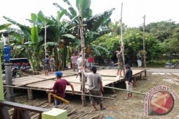 GOTONG ROYONG WARGA DAYAK