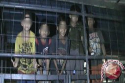 Police Nabbed Five Children Sniffing Glue