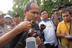 Beri Keterangan Soal Penggerebekan