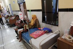 Pasien Dirawat Di Lorong