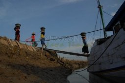 Buruh Angkut Pasir