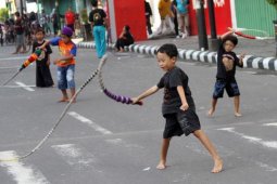 Bermain Seni Cambuk