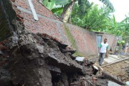 Bangunan Rumah Rusak