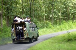Kota Kediri Terima Bantuan Tiga Bus untuk Anak Sekolah