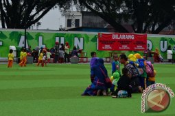 Berbagi bahagia di alun-alun Kota