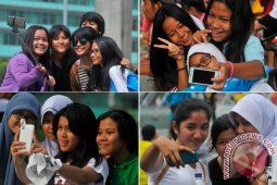 Teman Dorong Remaja Perempuan Untuk Tampil Cantik