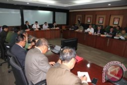 Gubernur Minta Kepala SKPD Tidak Keluar Daerah