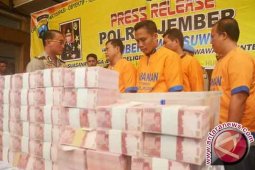 Polisi Buru Pembuat Rp12,2 Miliar Uang Palsu