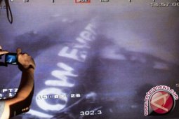 SAR Palu Kirim Puing AirAsia ke Makassar
