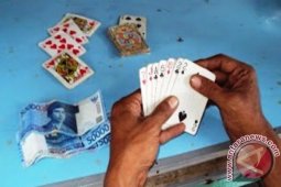 Polisi Gerebek Tempat Berjudi Dadu di Solo