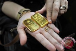 Emas Turun Tertekan Dolar yang Lebih Kuat