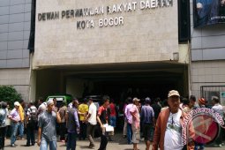 Warga Terminal Baranangsiang "Sweeping" Anggota DPRD