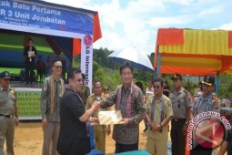 LG Bangun Tiga Jembatan di Sekadau