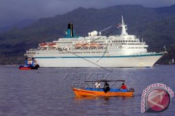 Kapal Pesiar Albatros Singgahi Ambon