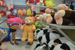 Penjualan Boneka Valentine