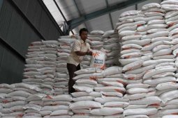 Kades di Magetan Kembalikan Raskin Bermutu Jelek
