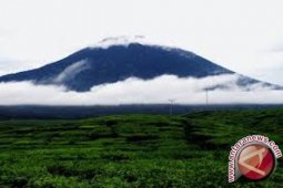 Lubang berasap ditemukan di kaki gunung Kerinci