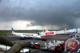 Angin kencang menerjang, 15 penerbangan delay di Bandara Juanda