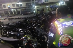 Polisi Tilang Puluhan Motor Balapan Liar