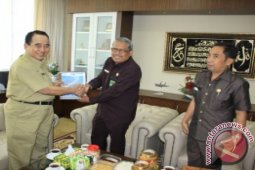 BPKP Kaltim Serahkan Laporan Hasil Pengawasan Tahun 2014