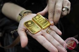 Harga Emas Turun Tertekan Penguatan Dolar AS