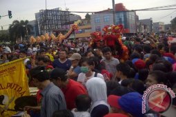 Ribuan Warga Bekasi Meriahkan Cap Go Meh