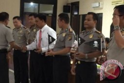 Kapolda Kalbar Hadiahi "Bendera Tengkorak" Empat Polres