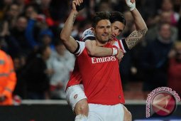 Giroud bantu Arsenal amankan posisi empat besar