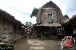 Warga Sasak Pertahankan Tradisi Lumbung Beras