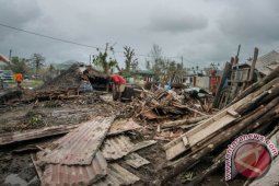 Topan picu tanah longsor mematikan di Filipina