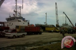 Aktivitas Bongkar Muat di Pangkalbalam Sepi
