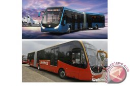 Bus Tiga Jurusan Ramai Di Terminal Km-6